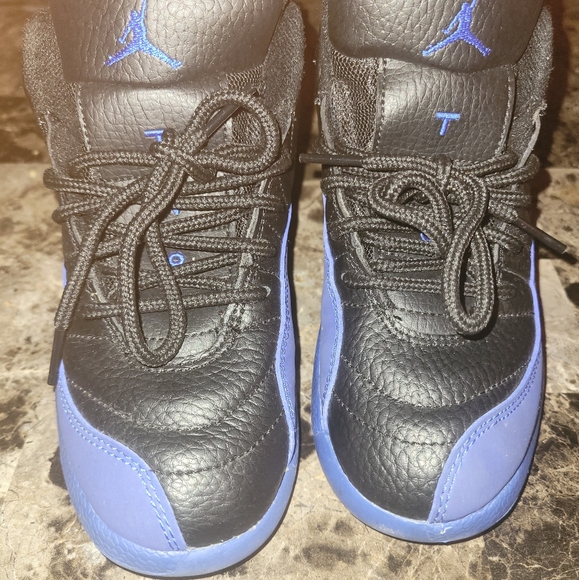 Shoes - Picture 1 of 4